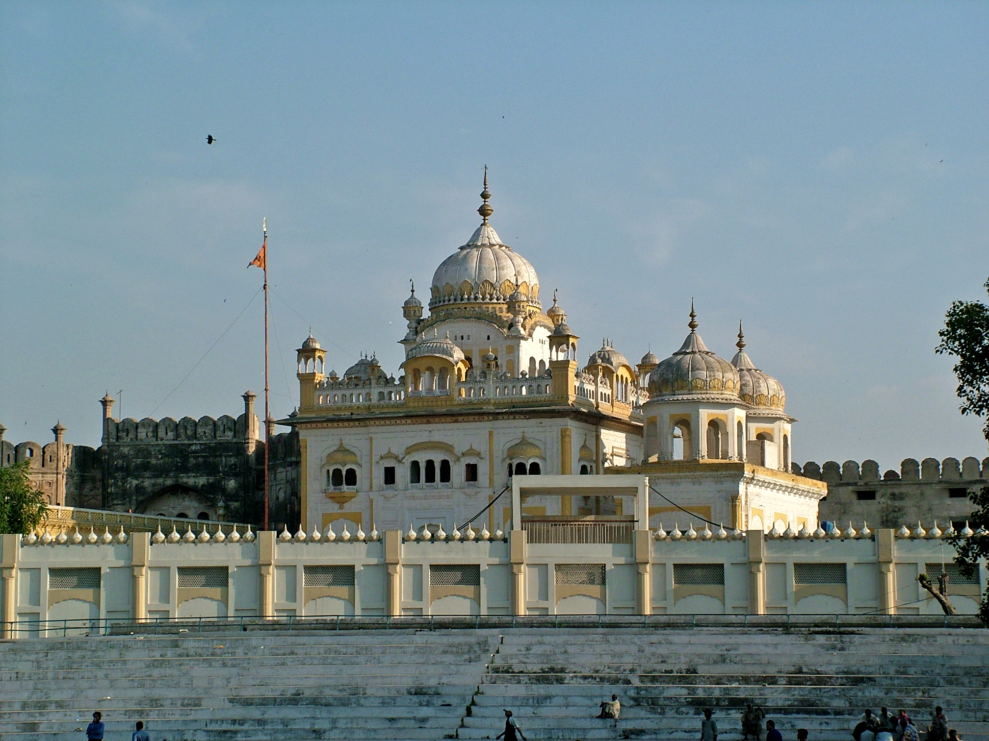 Tomb_of_Ranjit_Singh,_Lahore